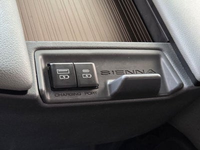 2022 Toyota Sienna XLE 8 Passenger