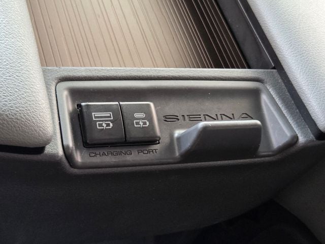 2022 Toyota Sienna XLE 8 Passenger