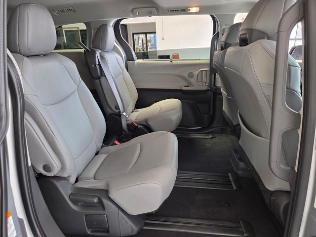 2022 Toyota Sienna XLE 8 Passenger