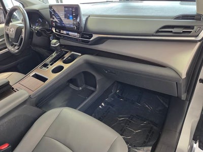 2022 Toyota Sienna XLE 8 Passenger
