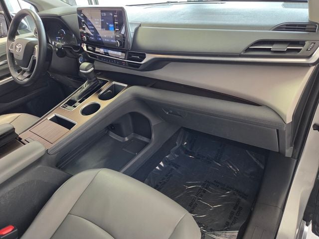 2022 Toyota Sienna XLE 8 Passenger