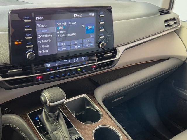 2022 Toyota Sienna XLE 8 Passenger
