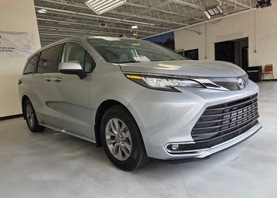 2022 Toyota Sienna XLE 8 Passenger