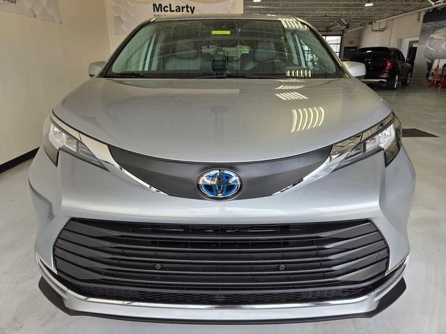 2022 Toyota Sienna XLE 8 Passenger
