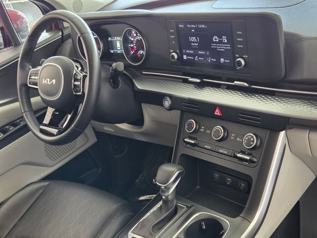 2024 Kia Carnival LX
