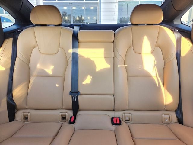 2017 Volvo S90 T6 Momentum