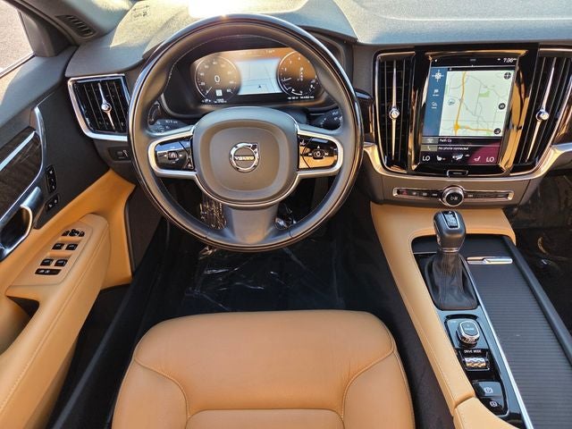 2017 Volvo S90 T6 Momentum