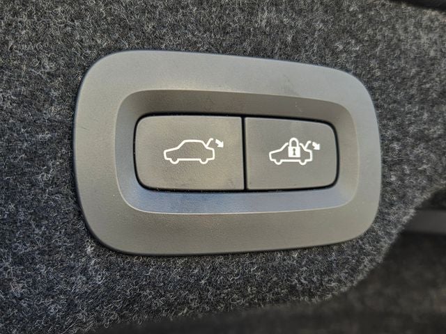 2017 Volvo S90 T6 Momentum