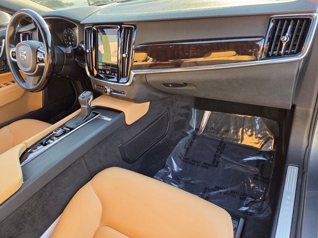 2017 Volvo S90 T6 Momentum