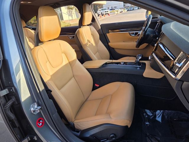 2017 Volvo S90 T6 Momentum