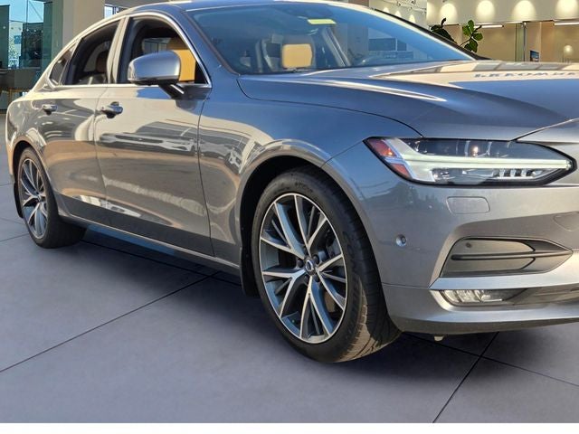 2017 Volvo S90 T6 Momentum
