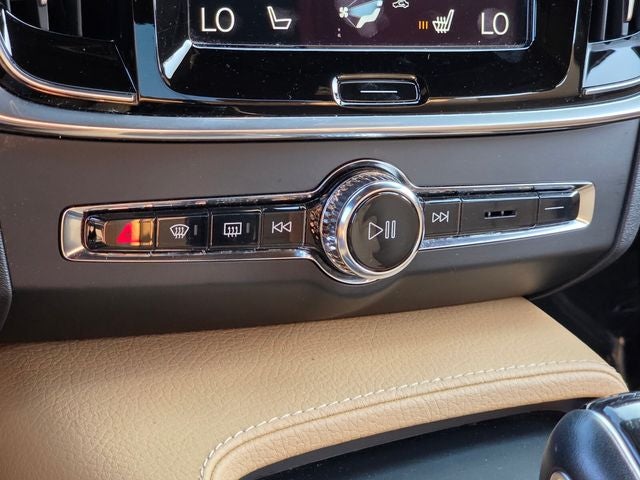 2017 Volvo S90 T6 Momentum