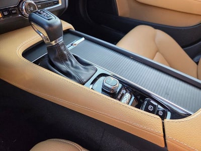 2017 Volvo S90 T6 Momentum