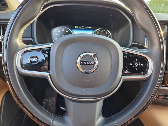 2017 Volvo S90 T6 Momentum