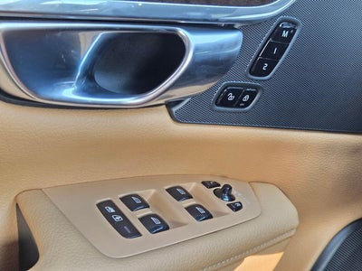 2017 Volvo S90 T6 Momentum