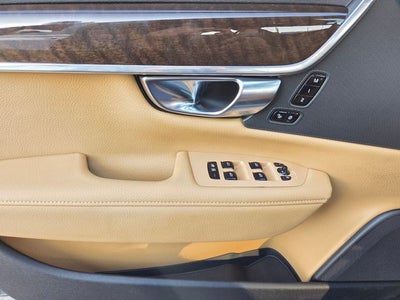 2017 Volvo S90 T6 Momentum