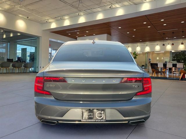 2017 Volvo S90 T6 Momentum