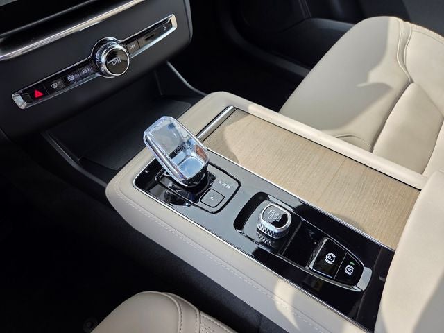 2027 Volvo XC90 B6 Plus 6-Seater