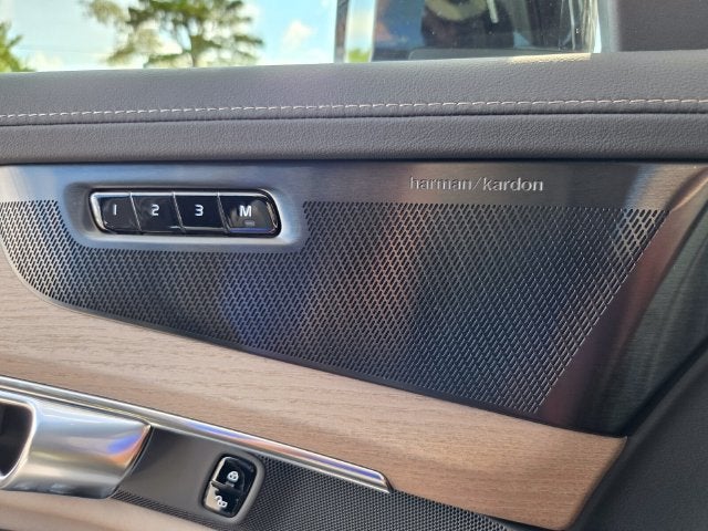 2027 Volvo XC90 B6 Plus 7-Seater