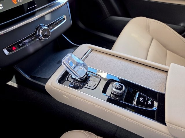 2027 Volvo XC90 B6 Plus 7-Seater