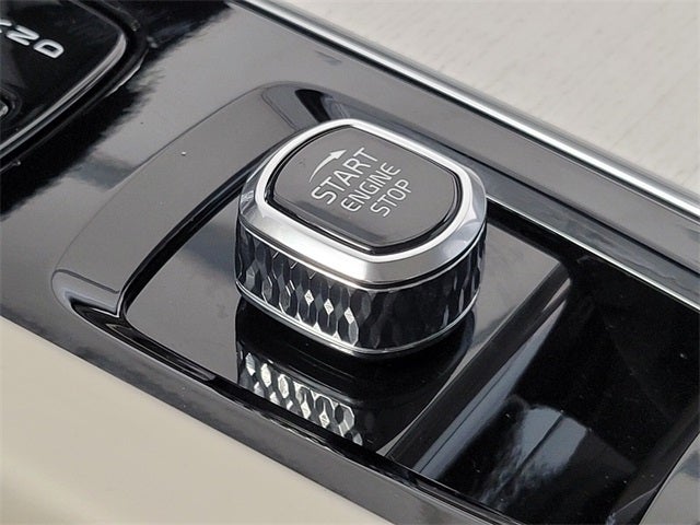 2026 Volvo XC60 Plug-In Hybrid T8 Ultra