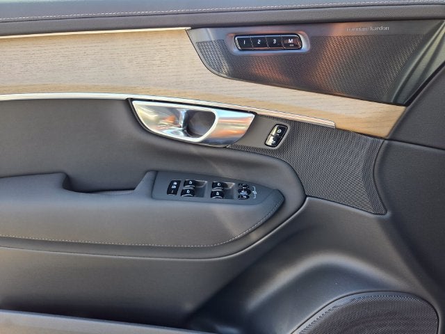 2027 Volvo XC90 Plug-In Hybrid T8 Plus 7 Passenger