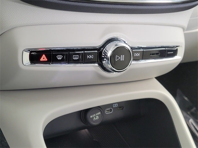 2026 Volvo XC40 B4 Plus