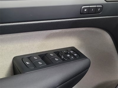 2026 Volvo XC40 B4 Plus