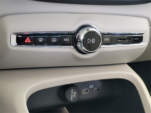 2026 Volvo XC40 B4 Plus