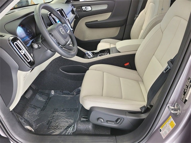 2026 Volvo XC40 B4 Plus