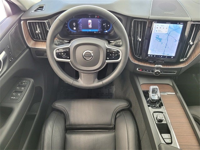 2023 Volvo XC60 B5 Ultimate Bright Theme
