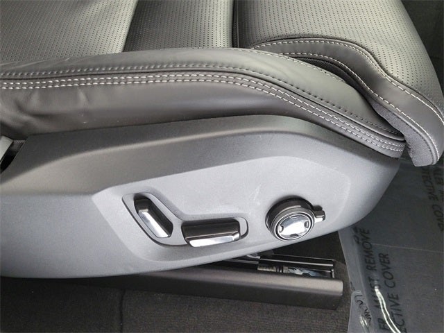 2023 Volvo XC60 B5 Ultimate Bright Theme