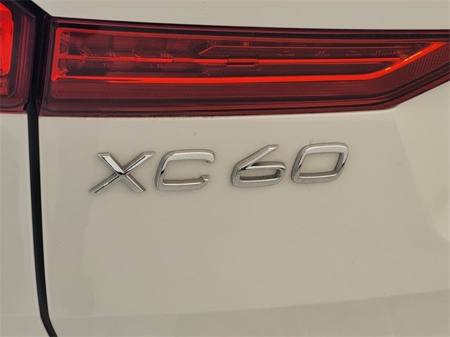 2023 Volvo XC60 B5 Ultimate Bright Theme