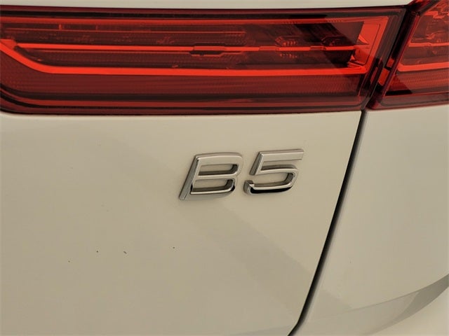 2023 Volvo XC60 B5 Ultimate Bright Theme