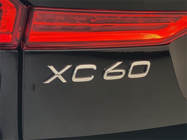 2023 Volvo XC60 B5 Ultimate Bright Theme