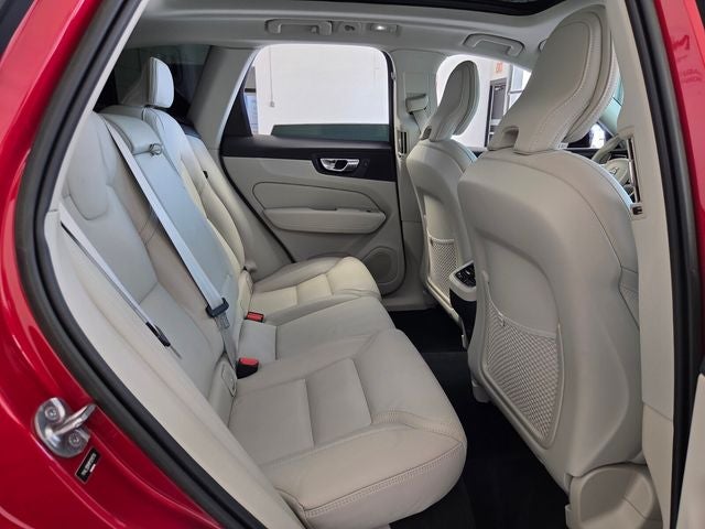 2023 Volvo XC60 B5 Ultimate Dark Theme