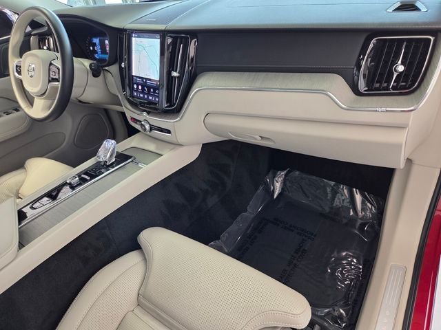 2023 Volvo XC60 B5 Ultimate Dark Theme