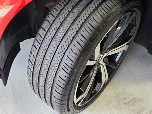 2023 Volvo XC60 B5 Ultimate Dark Theme