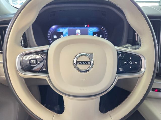 2023 Volvo XC60 B5 Ultimate Dark Theme