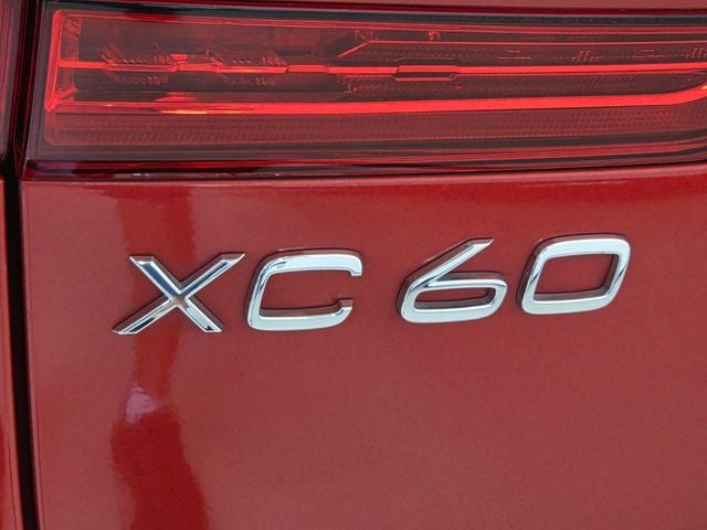 2023 Volvo XC60 B5 Ultimate Dark Theme