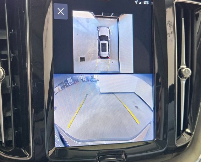 2024 Volvo XC60 B5 Plus Dark Theme