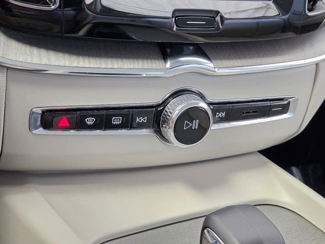 2024 Volvo XC60 B5 Plus Dark Theme