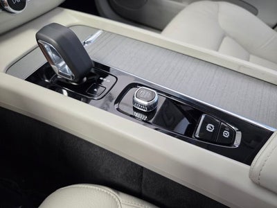 2024 Volvo XC60 B5 Plus Dark Theme
