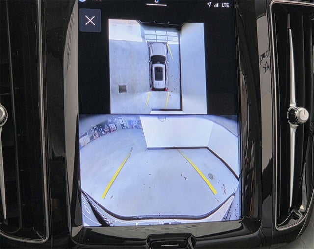 2024 Volvo XC60 B5 Plus Dark Theme