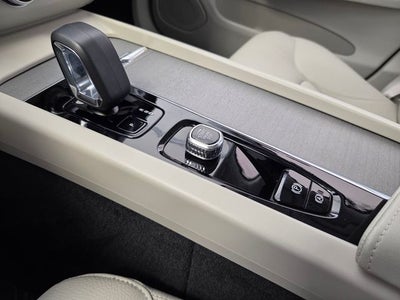 2024 Volvo XC60 B5 Plus Dark Theme