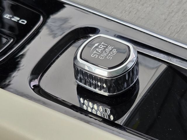 2024 Volvo XC60 B5 Plus Dark Theme