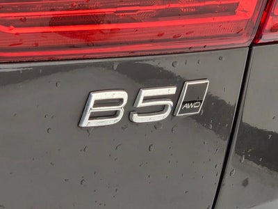 2024 Volvo XC60 B5 Plus Dark Theme