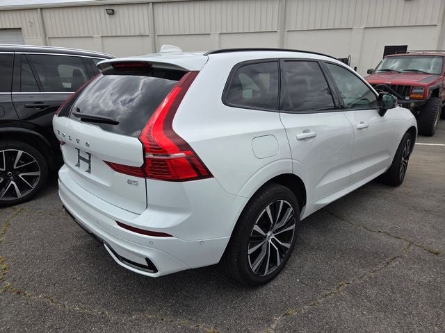 2024 Volvo XC60 B5 Plus Dark Theme