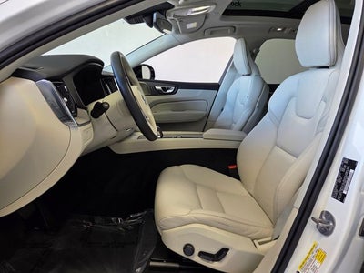 2024 Volvo XC60 B5 Plus Dark Theme