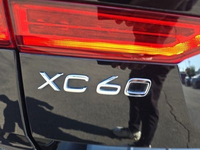 2024 Volvo XC60 B5 Ultimate Dark Theme